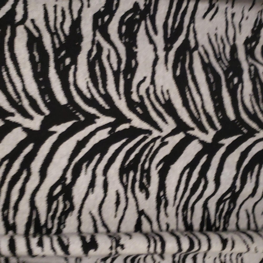 Chicos Zenergy Zebra Animal Print Black and Gray Sleeveless Knit 2x - Picture 4 of 5